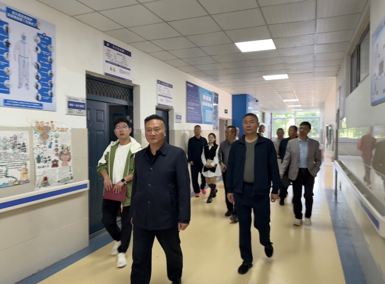 我校开展五一节前安全大检查 筑牢校园安全防线
