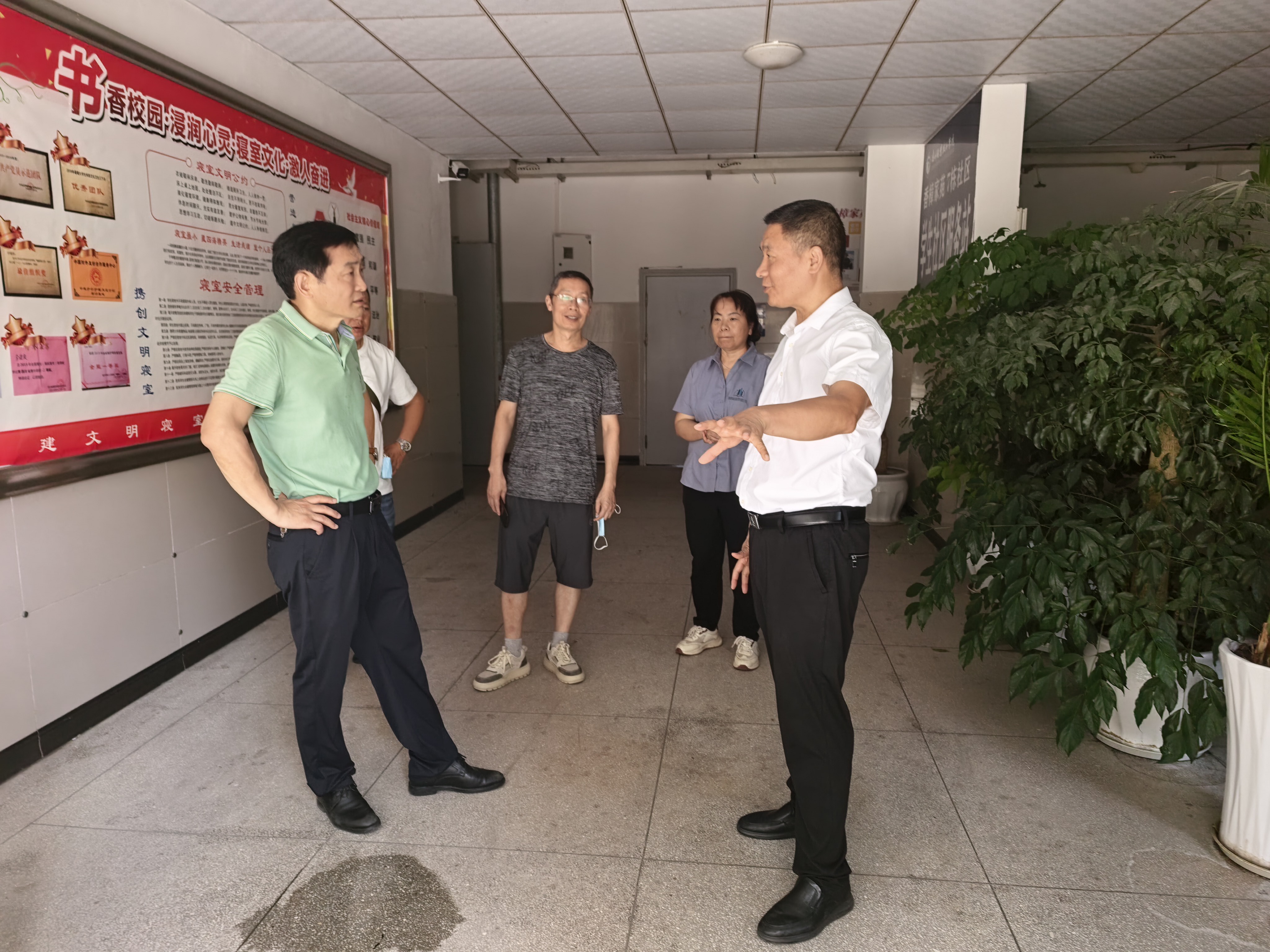 我校开展暑期校园安全隐患督查