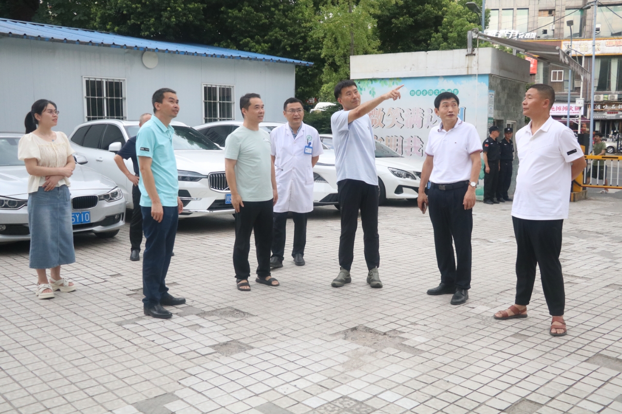 姚校长带队开展新学期校园安全专项检查